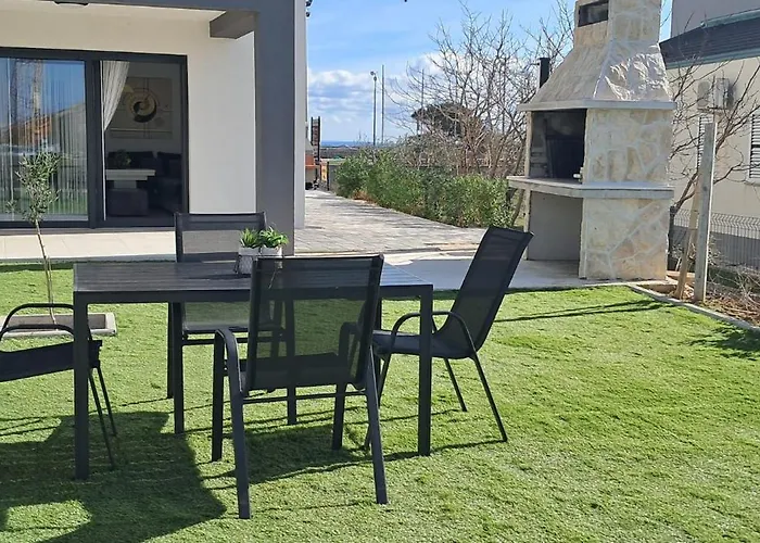 Sunny Island Apartment *