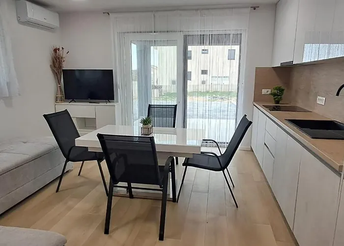 Sunny Island Apartment