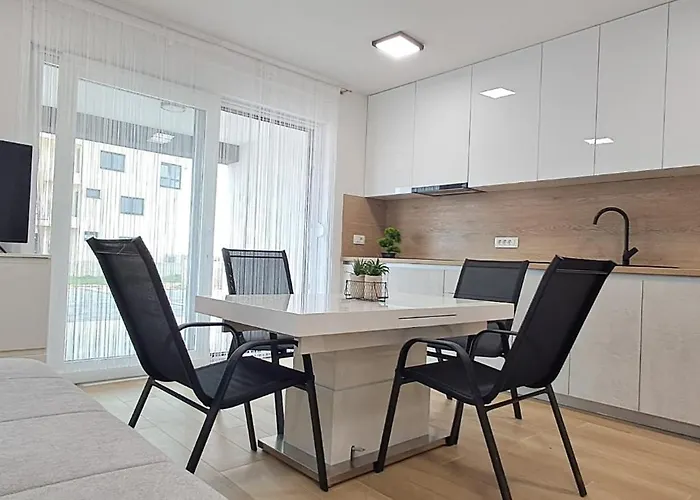 Sunny Island Daire Povljana